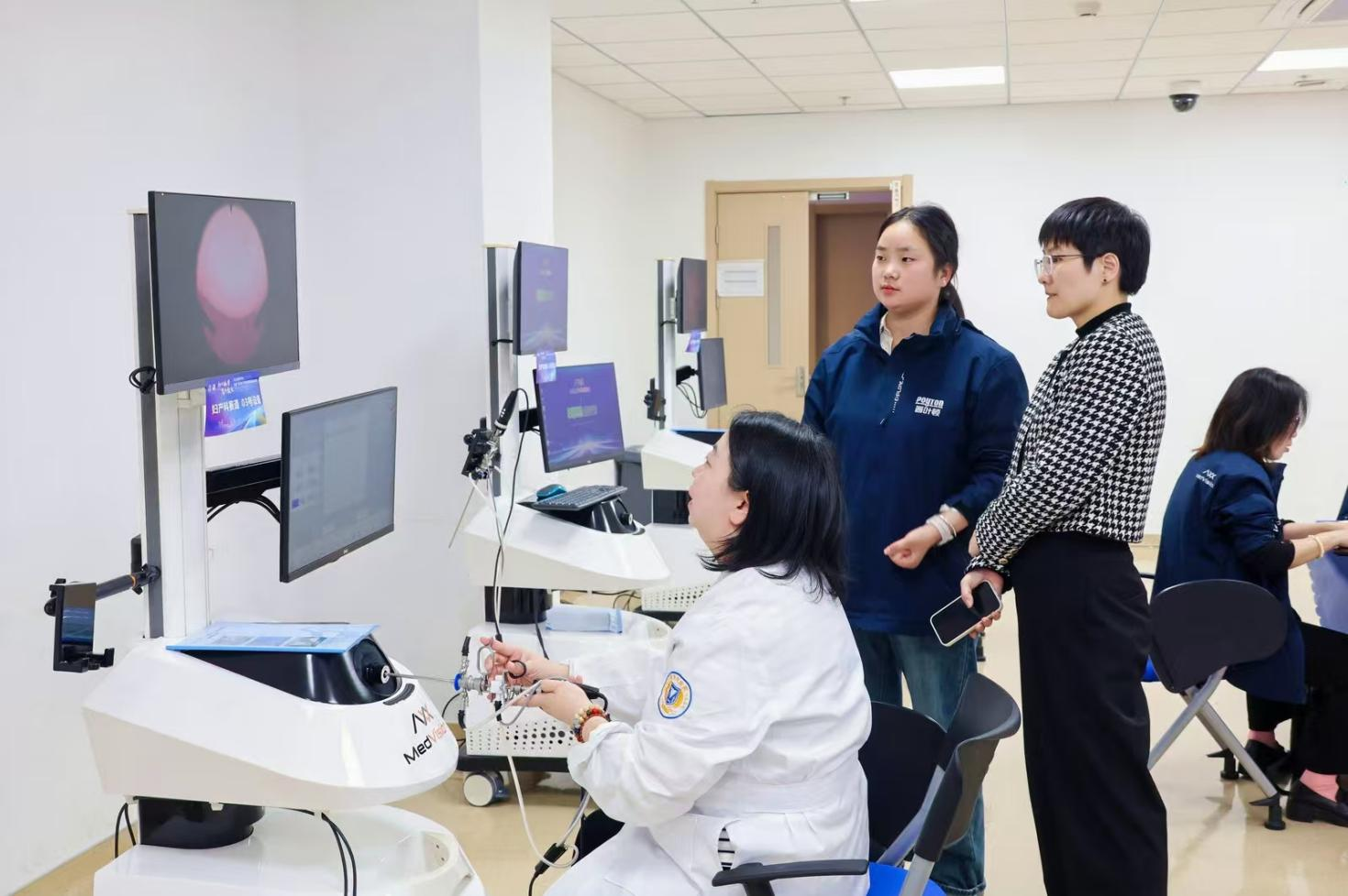 巅峰对决！首届 “磐石杯”青年医师腔镜技能大赛圆满收官 必威BETWAY助力妇产科赛道闪耀全场